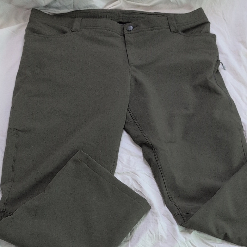 Prozis Women's Cargo Pants in Olive Green